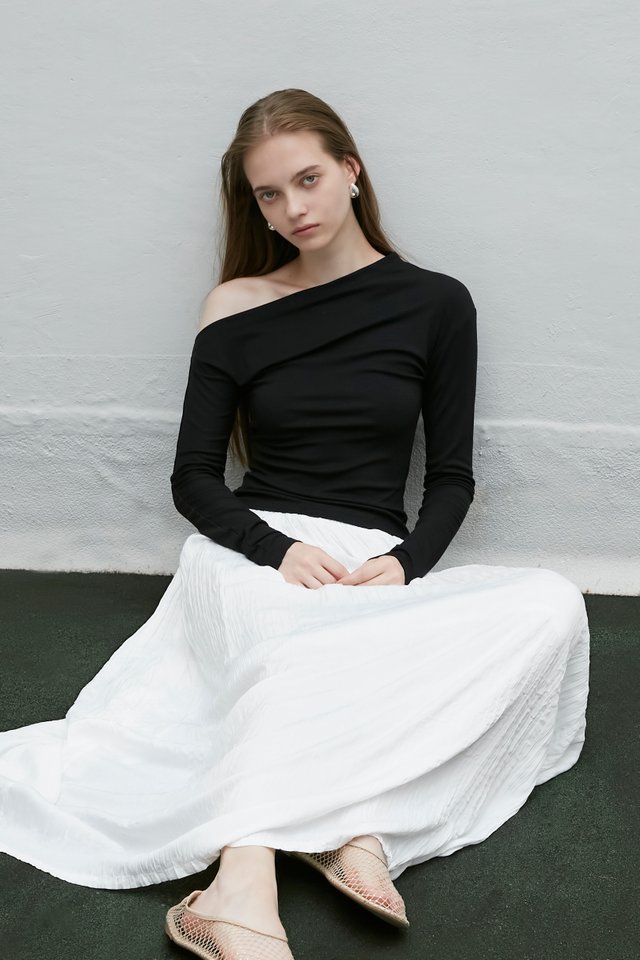 OFF SHOULDER LONG SLEEVE TOP