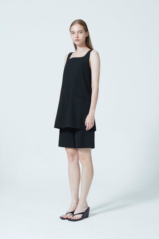 TAILORED BERMUDA SHORTS