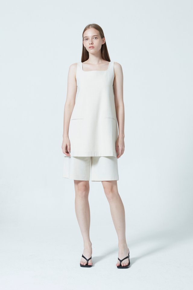 TAILORED BERMUDA SHORTS