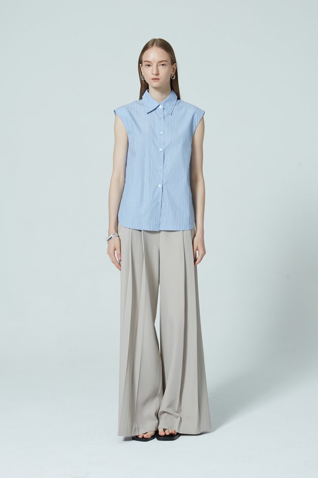 SLEEVELESS BUTTON UP TOP