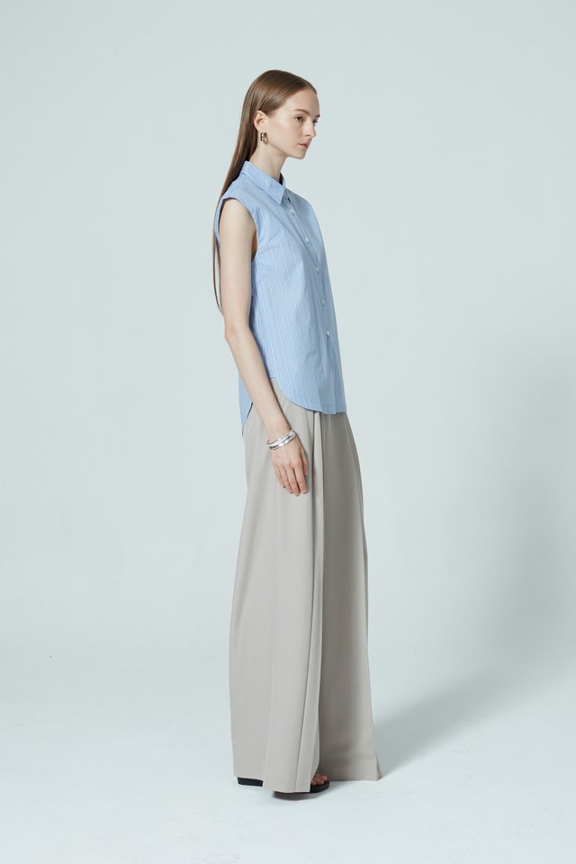 SLEEVELESS BUTTON UP TOP