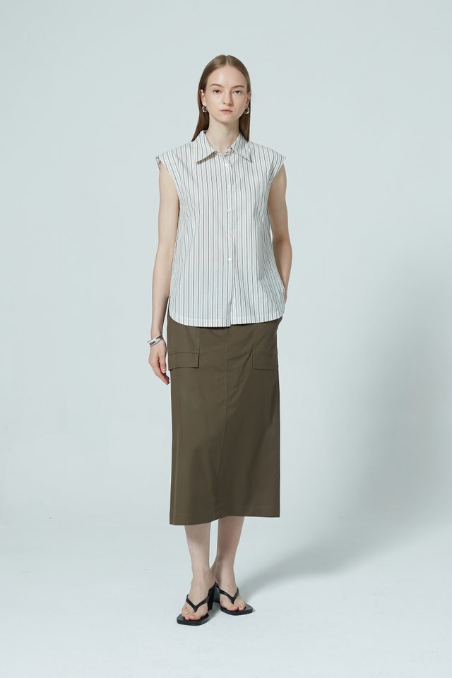 SLEEVELESS BUTTON UP TOP