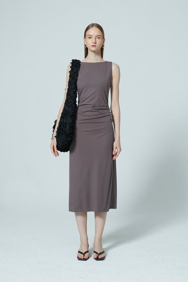 AMARY TEXTURED HOBO SLING BAG