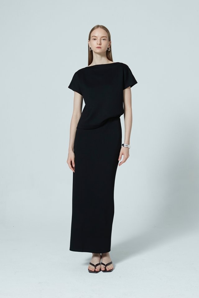 BOAT NECK SLEEVELESS TOP