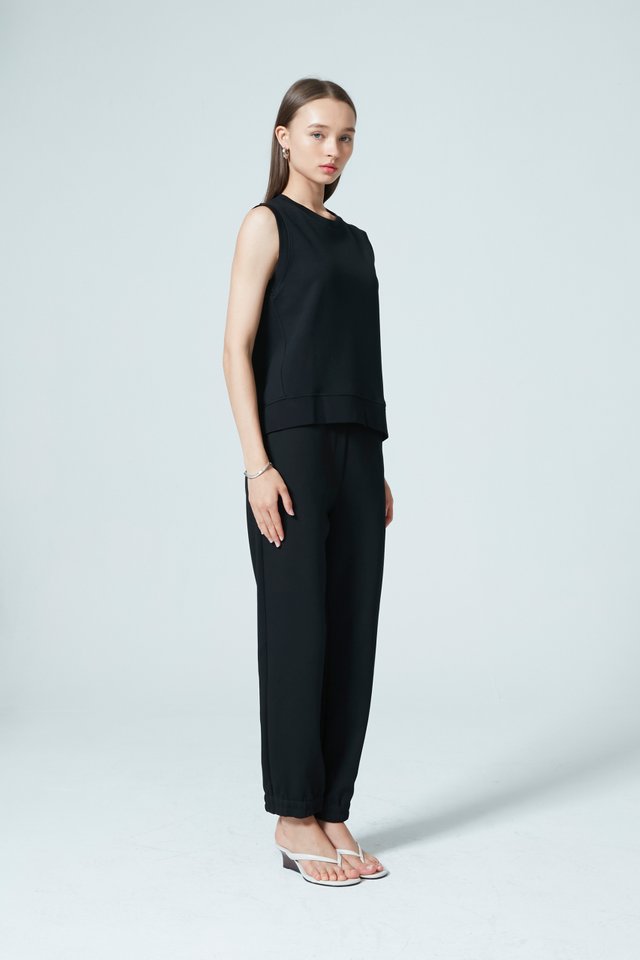 SLEEVELESS COCOON TOP