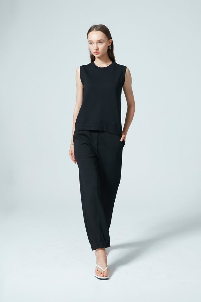SLEEVELESS COCOON TOP