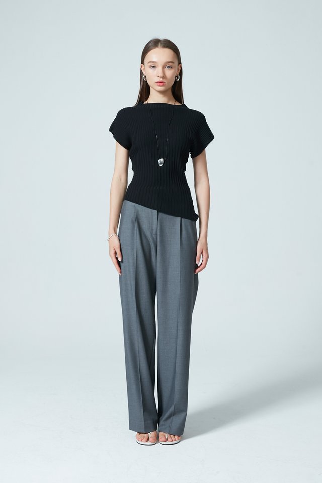 RIBBED MOCK NECK TOP