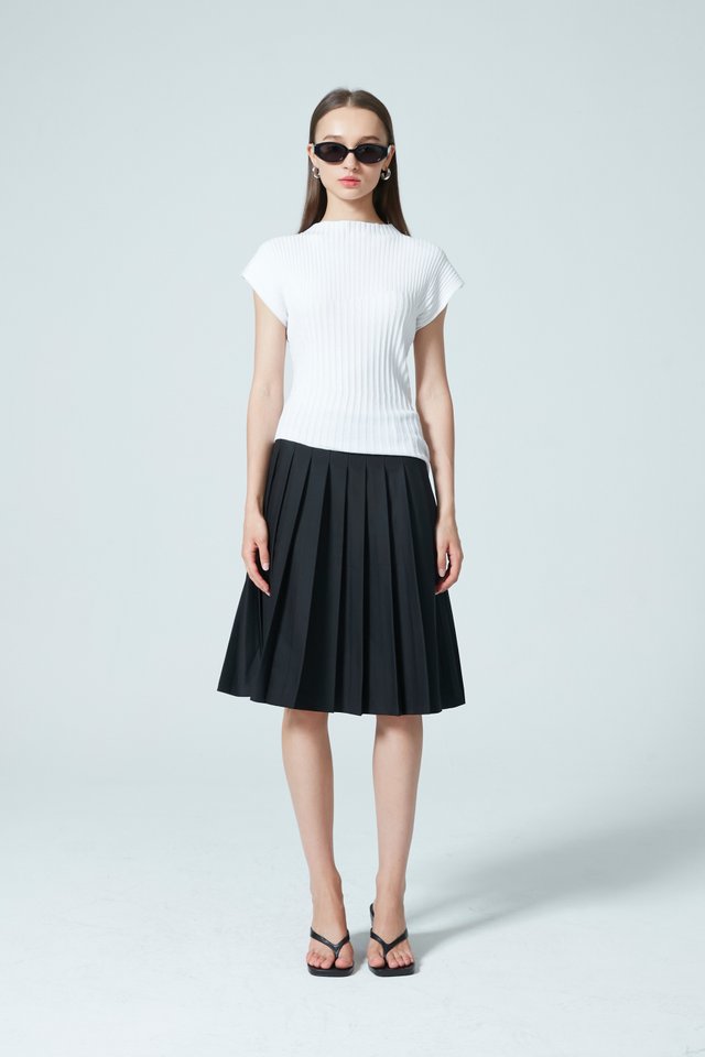 RIBBED MOCK NECK TOP