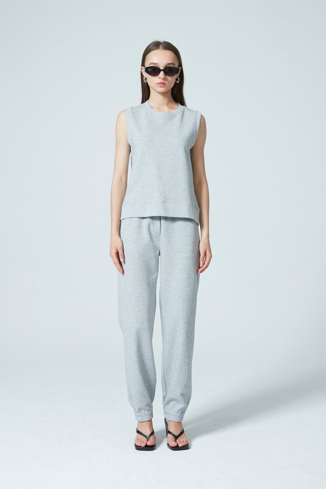 SLEEVELESS COCOON TOP