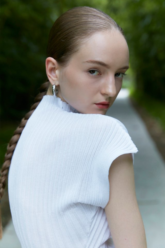 RIBBED MOCK NECK TOP