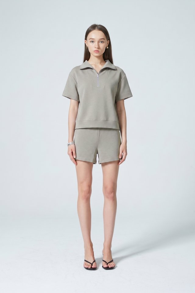 RELAXED SWEAT SHORTS