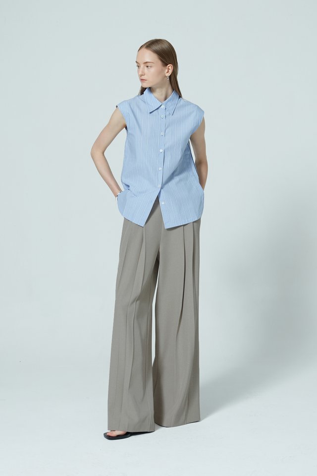 PLEATED FLARE PANTS