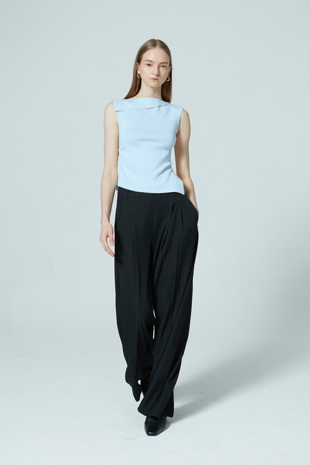 BOAT NECK SLEEVELESS TOP