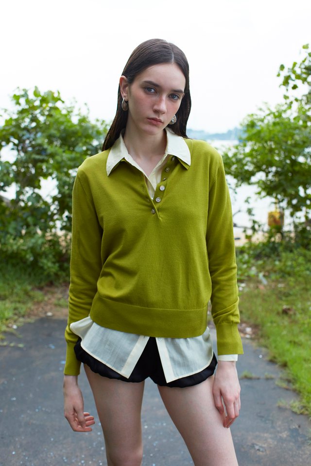 COLLARED KNIT TOP