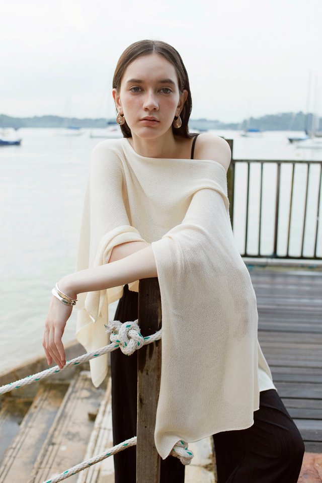 KNITTED PONCHO