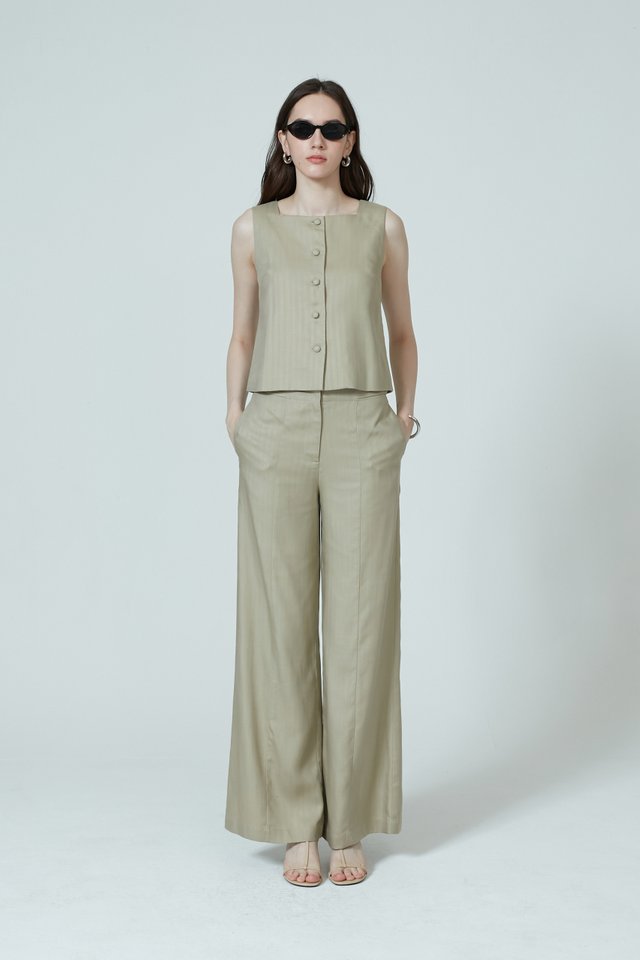 BOXY SQUARE NECK TOP