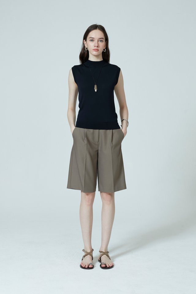 MOCK NECK SHELL TOP