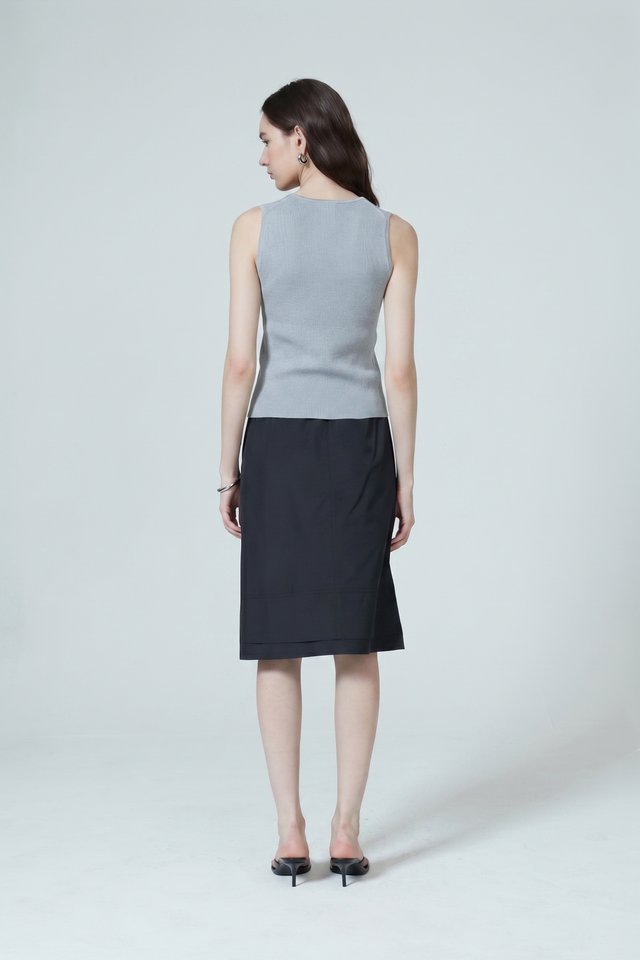 BUTTON KNITTED VEST