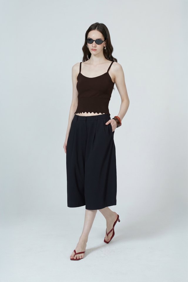 SCALLOP TRIMMED CAMISOLE TOP