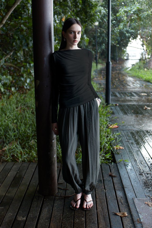 RUCHED LONG SLEEVE TOP