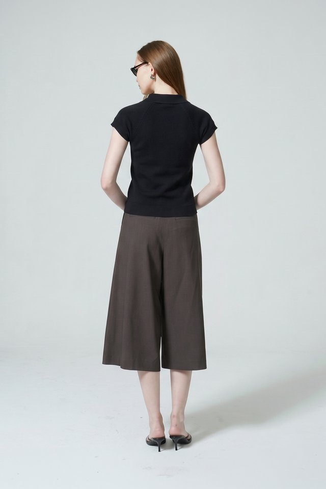 COLLARED BUTTON KNIT TOP