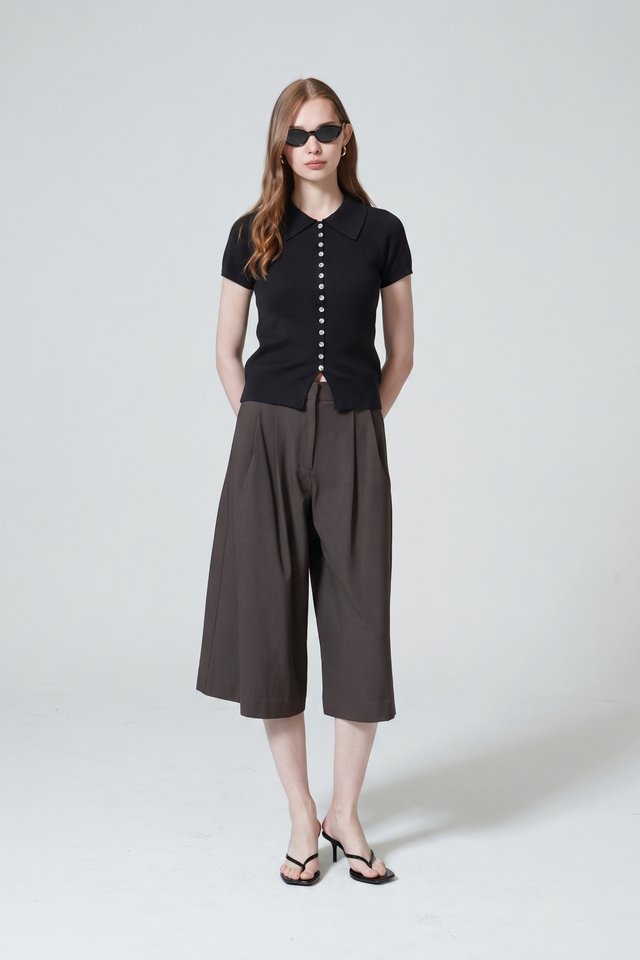 COLLARED BUTTON KNIT TOP