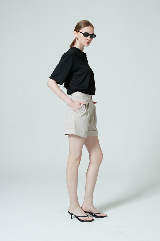 PLEATED CUFF SHORTS