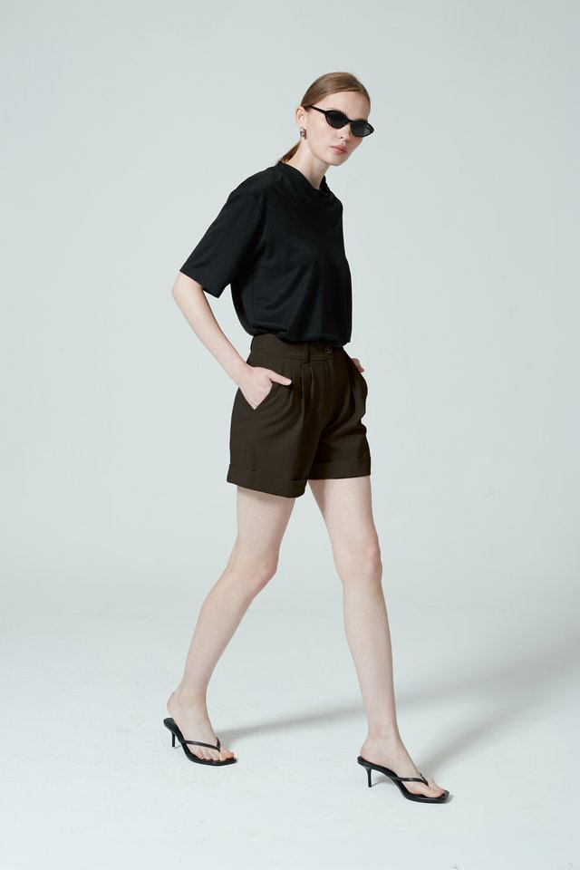 PLEATED CUFF SHORTS