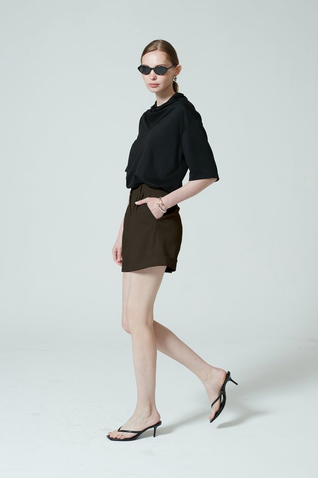 PLEATED CUFF SHORTS