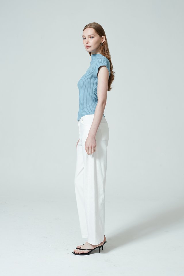 RIBBED MOCK NECK TOP