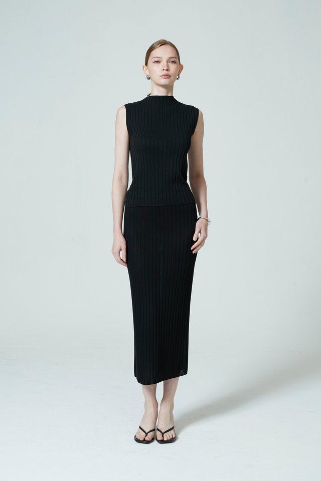 RIBBED KNIT SKIRT