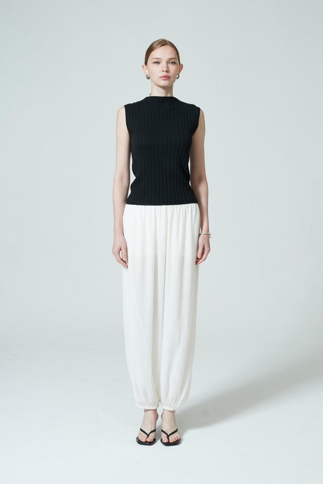 RIBBED KNIT TOP