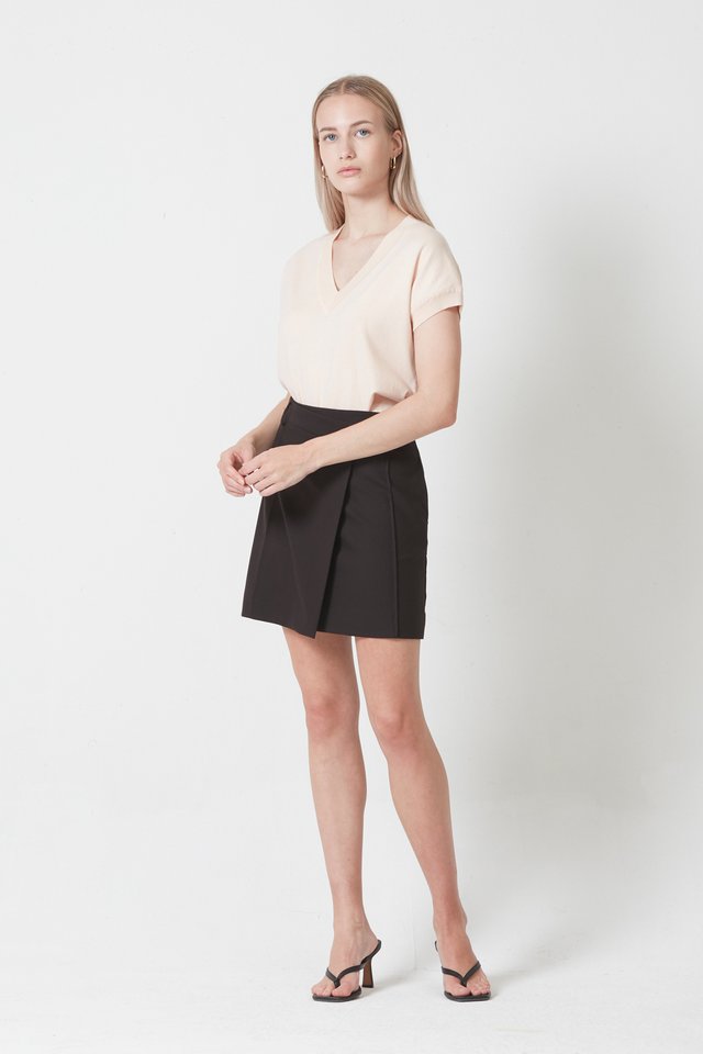 FRONT PLEATED SKIRT